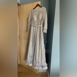 Long sleeve maxi dress worn one perfect condition